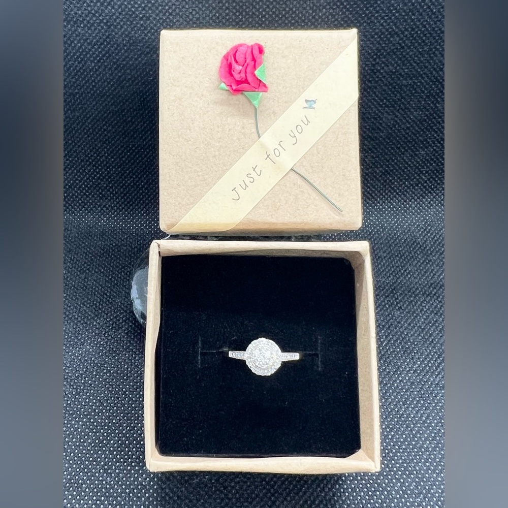 EUC 💎 FLOWER CLUSTER RING - Picture 3 of 12